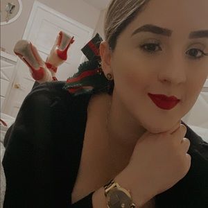 Meet your Posher, Perla